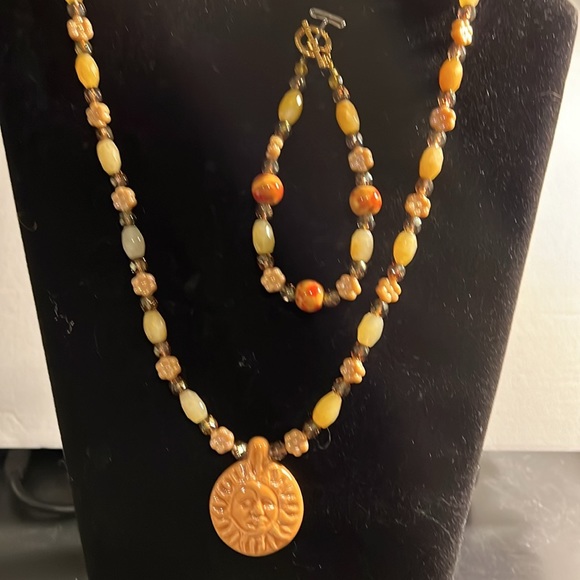 Lemon chalcedony parure set of necklace, bracelet, earrings with sun focal piece - Picture 3 of 5